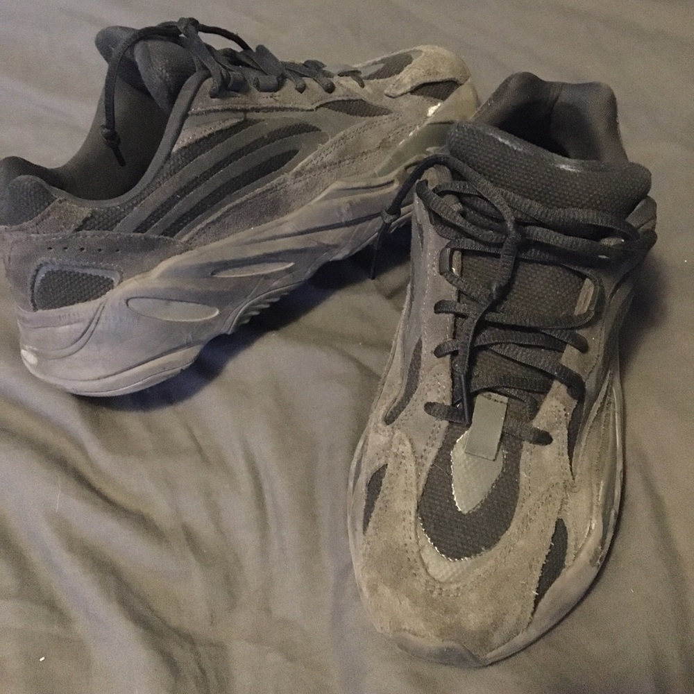 Yeezy - Picture 2 of 3